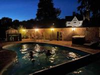 Brook Lodge, One bed house in AONB Dorset with swimming pool - Chambres d'hôtes Iwerne Minster