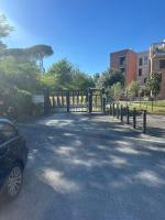 Cozy Apartment with Garden and Free Parking - Close to Hospital - Chambres d'hôtes Rome