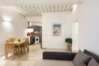 Bright Nîmes Center Flat with Terrace - Ferienwohnung Nîmes