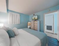 Beautifully Renovated Oceanfront 1BR! Roxanne Towers 303 - Bed and Breakfast Myrtle Beach