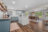 Anchors Away, Modern Lakefront with Beach, Dock, Kayaks, Cornhole - Ferienwohnung Addison