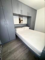 Modern self-contained studio in Hackney with Private Terrace - B&B Londra