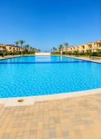 Luxury Seaside Villa Direct Pool Access, Private Garden & Rooftop Stella Heights Sidi Abdelrahman فيلا مميزه جدا في الساحل الشمالي ستيلا هايتس سيدي عبدالرحمن - Chambres d'hôtes El-Alamein