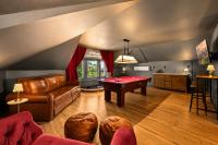 Gatsby House Mansion w Game Lounge & Hot Tub - Chambres d'hôtes Louisville