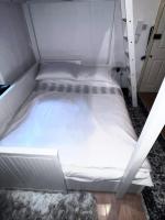 Entire private period studio flat in city center quiet 2mins to Pimlico tube - B&B London