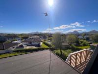 Quiet home near nature and the center of Leknes - B&B Leknes