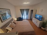 Modern and cozy studio apartment 2 min from the sea and center - B&B Turanj