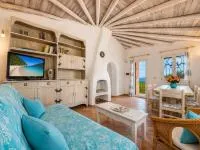 Sea View Three-Bedroom House 50m from the Beach 2 - B&B Baja Sardinia