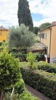 Peaceful Pause in Livorno Cozy apartment for 3-4 people with Private Parking - Chambres d'hôtes Livourne