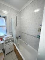 Bright London Bedroom with Garden in a Share House - B&B New Southgate