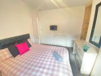 4 Bedroom House For Corporate Stays in Kettering - Chambres d'hôtes Kettering
