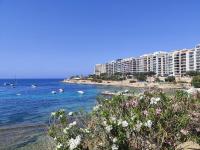 Sliema Seafront Escape - Bed and Breakfast Sliema