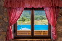 Forest Retreat with Pool & Jacuzzi near Plitvice by Destination GREEN Croatia - B&B Bužim