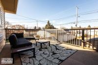Chic 3BR Modern Home - Wi-Fi - Netflix - Sleeps 8! - B&B Edmonton