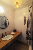 Studio Lit King-Size