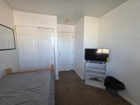 Private Room 12 min from the SLC Airport - Bed and Breakfast Magna