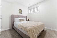 The Nook - 2 Bedrooms 20 mins from airport Games Coffee - B&B Edmonton