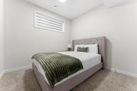 The Nook - 2 Bedrooms 20 mins from airport Games Coffee - B&B Edmonton