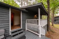 Dog‑Friendly Cabin w/ Trail-Hot Tub-Full Kitchen - B&B Eureka Springs