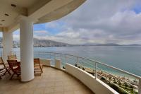 Appartamento con 2 Camere da Letto, Balcone e Vista mare
