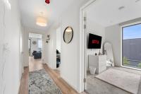 Luxury High-end Flat with Pool Table and Balcony - B&B London