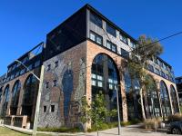 Luxurious 2 Bed 2 Bath Woolstore apartment - Bed and Breakfast Kingston