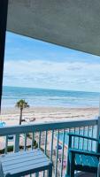 Steps to the Shore, Dreamy Oceanfront Condo Daytona Beach - Ferienwohnung Daytona Beach
