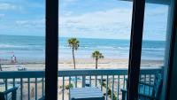 Steps to the Shore, Dreamy Oceanfront Condo Daytona Beach - Ferienwohnung Daytona Beach