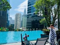 Klcc infinity swimming pool by 8 Kia peng - B&B Kuala Lumpur
