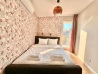 Elegant Lake Retreat - Private Terrace and Parking - B&B Siófok