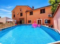 Apartment Karlo, Heated pool, private parking - Bed and Breakfast Bibići