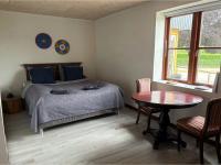 Habitación Doble con baño privado y acceso a una cocina compartida