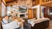 Pottsboro Lodge - Sleeps 15 - Hot Tub & Patio - B&B Pottsboro