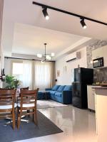 Modern Cozy Apartment in Sunny Village ,Prime Location, aqua park ,Pool Access - Chambres d'hôtes Charm el-Cheikh