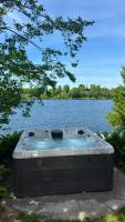 Chalet Cozy Spa sur Lac - B&B Saint-André-Avellin
