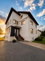 Apartament Aleksandra we Wielu z widokiem na jezioro - Chambres d'hôtes Wiele