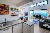 Calaceite Horizon - luxury seafront penthouse - Bed and Breakfast Torrox