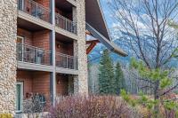 Luxury 3B Mountain Views- Pool & Hot Tub -Sleeps 10 - B&B Canmore