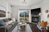 Stunning Mountain Views - Pool&HotTub - King Bed - BBQ - B&B Canmore