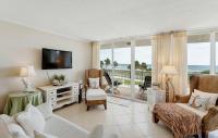 Two Bedroom Oceanfront Residence with Expansive Ba - B&B Jacksonville Beach