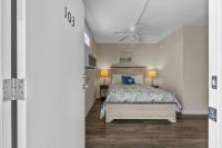 Oceanfront Ground-Floor 1BR • Accessible • Pet Friendly • Blue Mist 103 - Bed and Breakfast Myrtle Beach