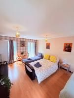 Super compact flat for 5 people in Central London Zone 2 with welcome breakfast - Chambres d'hôtes Londres