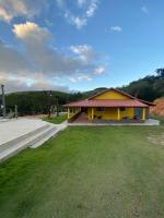 Recanto da Alegria - Casa em Cunha com Jacuzzi,Piscina,Rede,Churrasqueira,Lareira,Deck, Banco de coração - Bed and Breakfast Cunha
