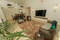 Azure Luxury 3-Bedroom Penthouse Candolim, Next to Novotel and Starbucks, close to Beach - By Lembranca - B&B Candolim