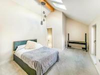 Stylish Smart Home Near Leeds - 4 En-Suite Bedrooms - Chambres d'hôtes Wakefield
