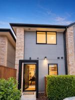 Hagley Park doorstep - free parking & EV plug-in - Bookahome - Bed and Breakfast Christchurch