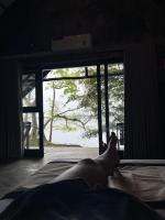 Aji fruit farm cottage peaceful lakeside farm stay with sunrise views 01 - Chambres d'hôtes Embilipitiya