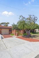 Walk to Scarborough Beach Villa Brisa Sleeps 5 - B&B Perth