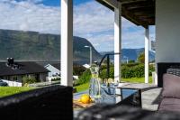 Mountain View Apartment, Free Parking, Hiking Nearby - B&B Ålesund
