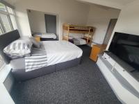 Oakwood Airport Accommodation - B&B Lulsgate Bottom